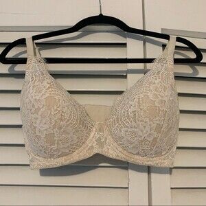 Victorias Secret 34DDD White Lace Bra 4 adjustable closures in back/straps